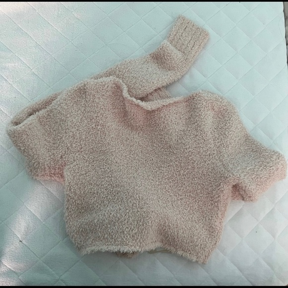 Skims pink fuzzy top. Sold out - Picture 4 of 4